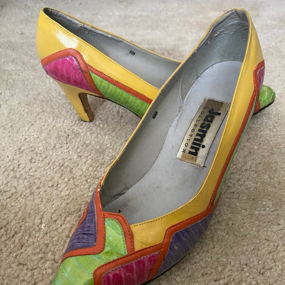 Yellow Pointed Toe Heel - Picture 2 of 2